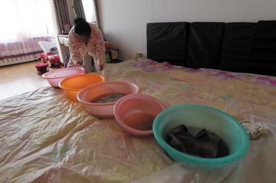 柘城楼上漏水，住户失联，小区没物管，业主维权难！律师来支招……